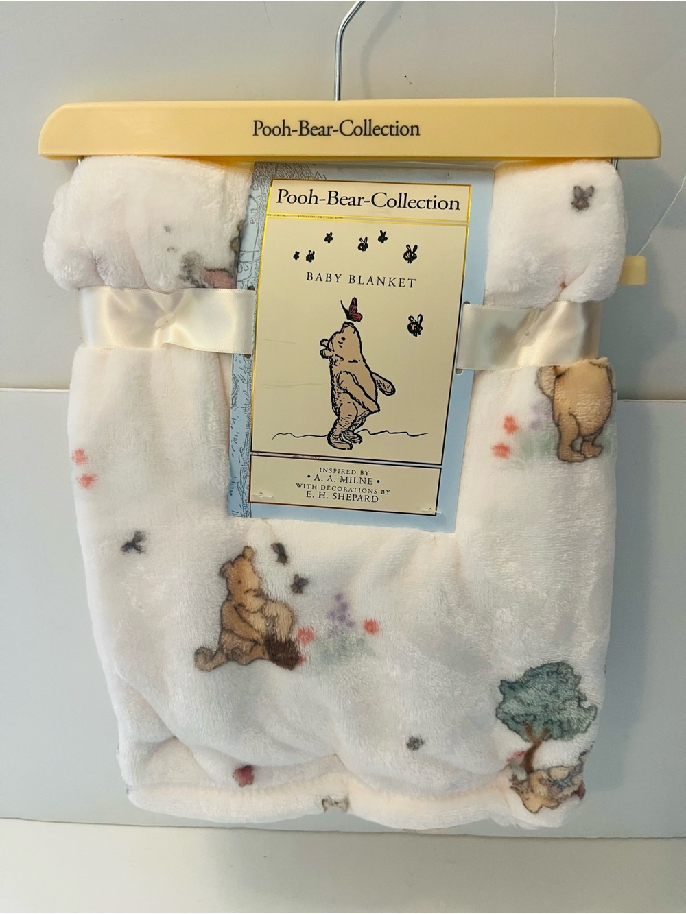 Winnie the Pooh Bear Collection Cream Baby Blanket Eeyore Piglet Flowers Honey